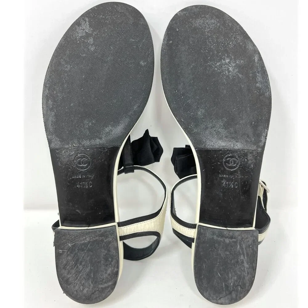 CHANEL White & Black Quilted Bow‎ Flat Sandals – Size 41.5